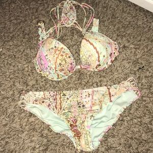 Victoria’s Secret bikini